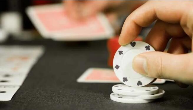 ****策略 | 遇到翻前跛入的对手 怎么对付他？(图1)